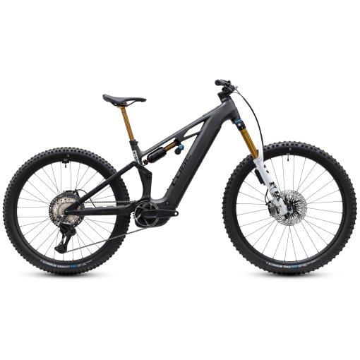 Kuva tuotteesta CUBE STEREO HYBRID ONE77 HPC AT 800 - Hiilikuituinen sähkömaastopyörä – 2027 - M - XL - carbon / white