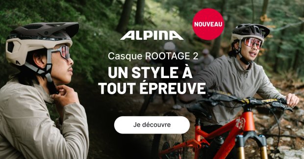 Mountabiker teste le casque Alpina Rootage 2 en forêt.
