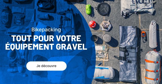 équipement de bikepacking en vue de dessus