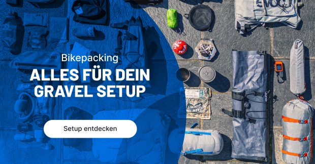 Flatlay Bikepacking-Ausrüstung