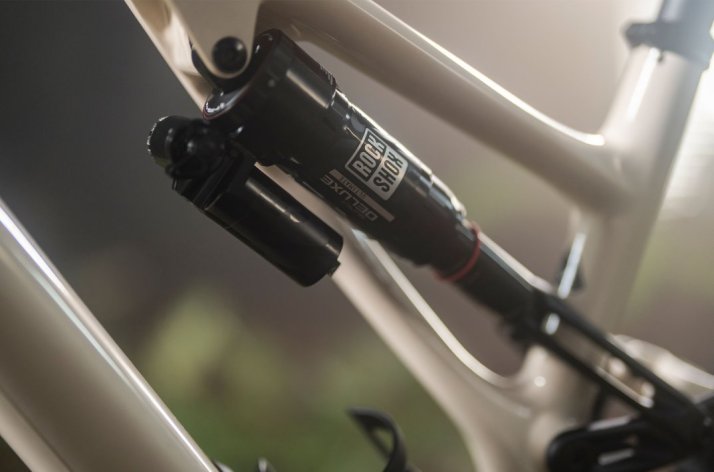 Cuadro de una bicicleta con amortiguador de RockShox