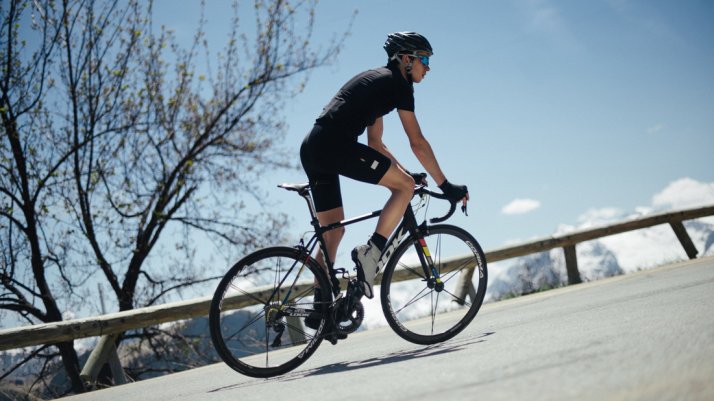 Pedali clipless leggeri e affidabili per bici da corsa e MTB Pedali LOOK KÉO 2 Max in Alpe d'Huez