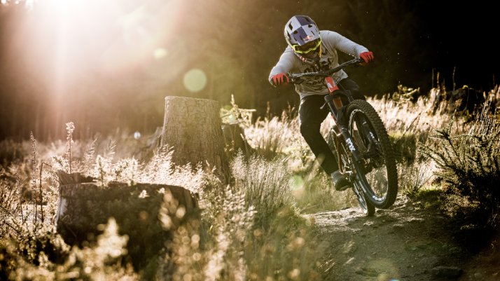 Manubri e attacchi per il controllo e la fiducia Manubri e attacchi per il controllo e la fiducia