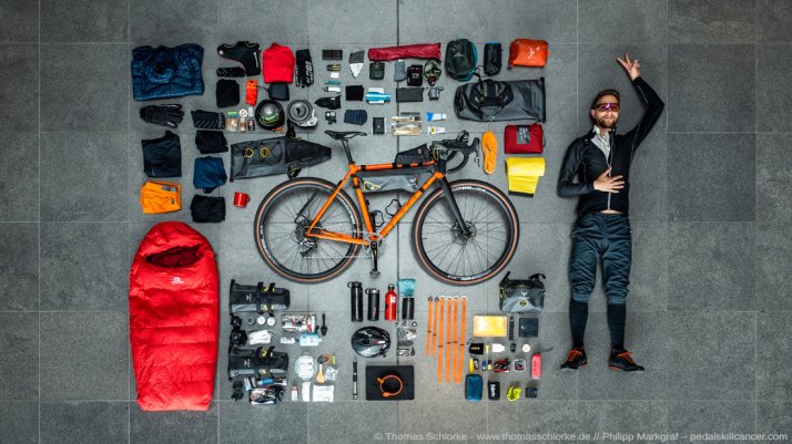 Un équipement complet pour le bikepacking – Philipp Markgraf de pedalskillcancer.com montre ce qui est important !