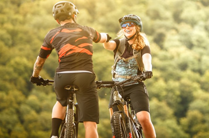 PEARL iZUMi – Professionelle Fahrradbekleidung für Damen & Herren