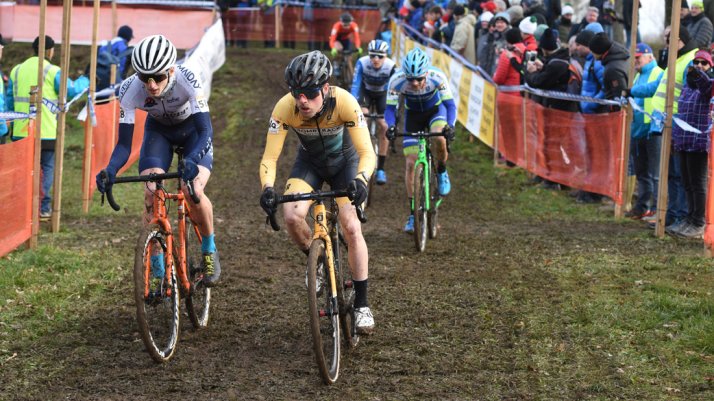 Rennen auf Cyclocross-Rädern sind vom ersten Klingeln der Kuhglocke an eine wilde Jagd. Cyclocross-Rennen sind eine sehr anspruchsvolle Art von Radrennsport, die eine spezielle Ausrüstung erfordert!