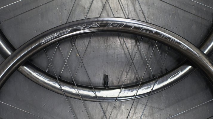 Ruedas: una historia redonda sobre radios, llantas y bujes Ruedas: una historia redonda sobre radios, llantas y bujes