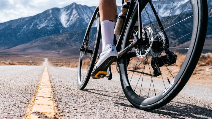 Découvrez des transmissions électriques haut de gamme pour vélo de route et VTT Découvrez des transmissions électriques haut de gamme pour vélo de route et VTT