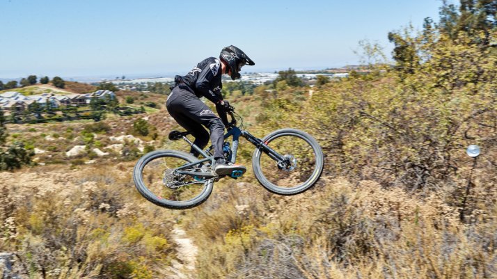 Alpinestars – Abbigliamento e protezioni per MTB, Enduro e Downhill Alpinestars – Abbigliamento da ciclismo e protezioni per MTB, Enduro e Downhill