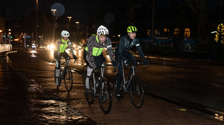 Hi-Vis – Reflektierende Fahrradbekleidung, Beleuchtung & Zubehör für glänzende Sichtbarkeit und Sicherheit Hi-Vis – Reflektierende Fahrradbekleidung, Beleuchtung & Zubehör für glänzende Sichtbarkeit und Sicherheit