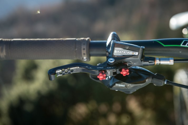 Mit dem richtigen Bremshebel hast du es in der Hand Detailansicht eines vielefach verstellbaren Bremshebels von Hope am Fahrradlenker
