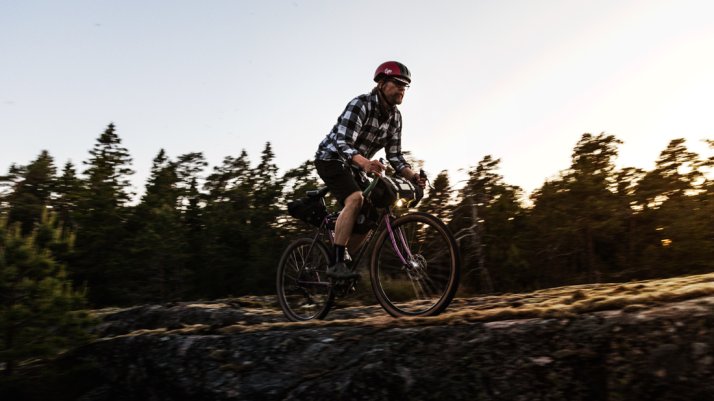 Un orologio Suunto – Un compagno affidabile anche nelle avventure in bicicletta Esplorare nuovi terreni su una bici da ghiaia e navigare con un orologio Suunto