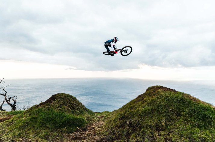100% - Guantes, cascos y protectores para moteros apasionados