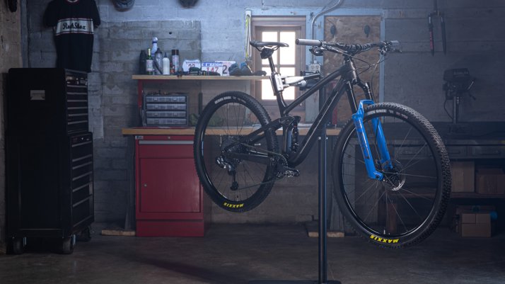 Le tuning d'un VTT commence par une analyse précise à l'atelier Le tuning vélo permet de nombreuses améliorations : Ajustement du poids, améliorations des performances, nouvelle apparence de votre vélo et même une nouvelle peinture du cadre