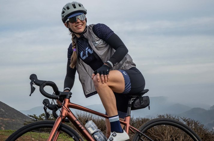 Serás la reina del asfalto y de los senderos con una bicicleta de carretera y gravel