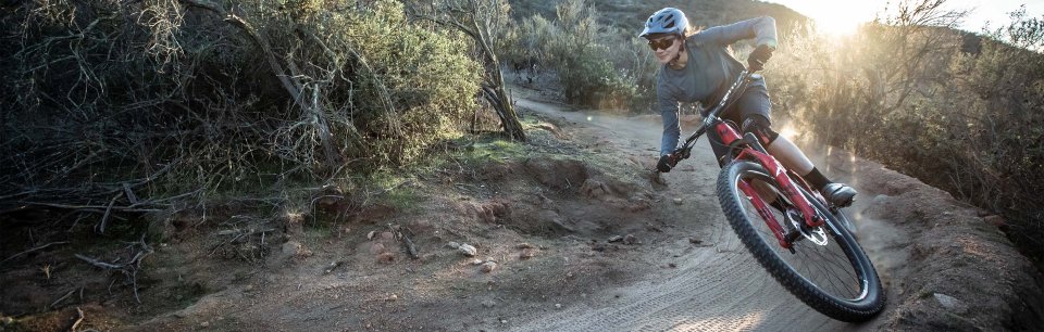 Troy Lee Designs - Cascos y ropa casual para Motocross y MTB