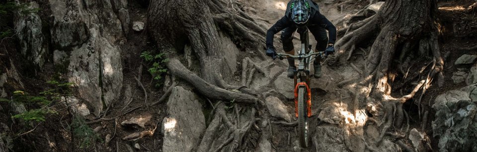 100% - Gafas, cascos y ropa para ciclismo de montaña al límite