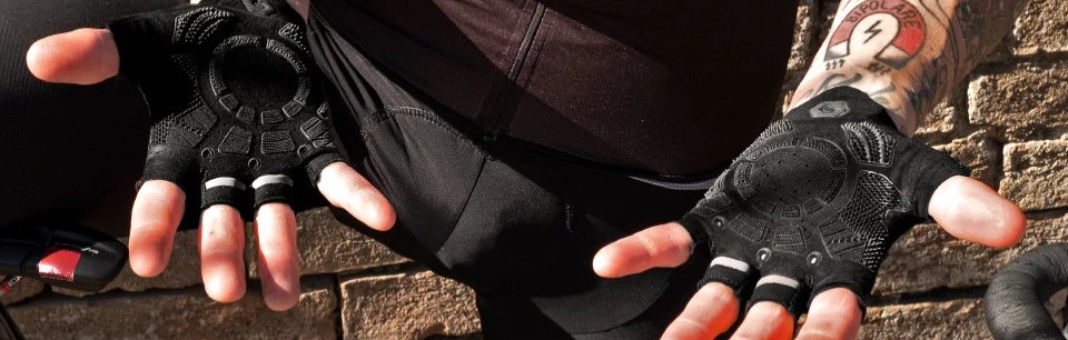 Prologo : votre expert en selles, rubans de cintre et gants de la meilleure qualité possible