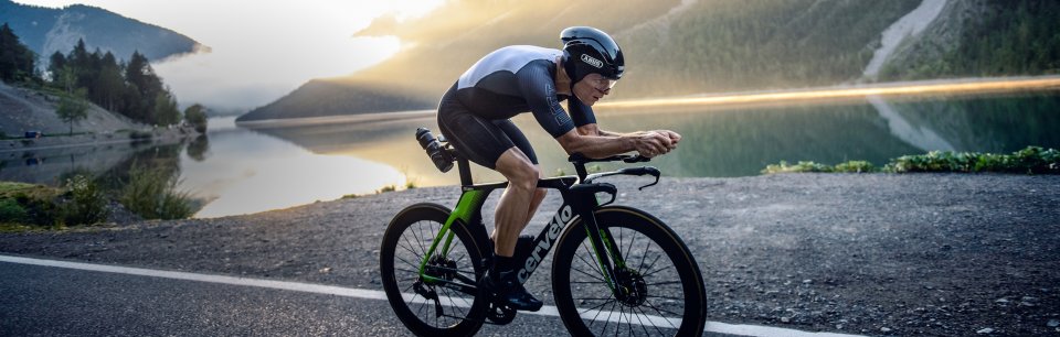 You can depend on the light & well-ventilated ABUS GameChanger IT road bike helmet