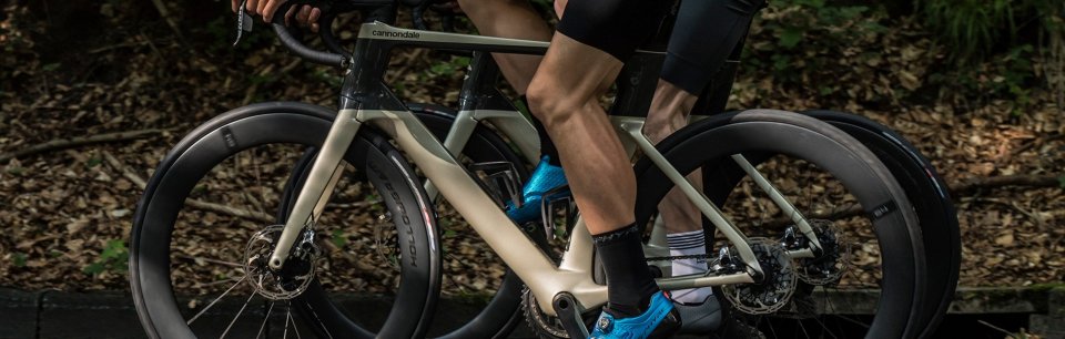 Bicicleta de color verde claro con neumáticos de Vredestein