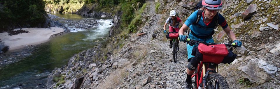 Revelate Designs - Borse da bicicletta innovative, borse da manubrio