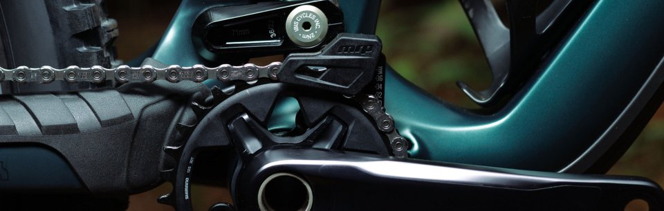 MRP Kettenführung an einem hochwertigen MTB-Antrieb für optimale Kettensicherheit.