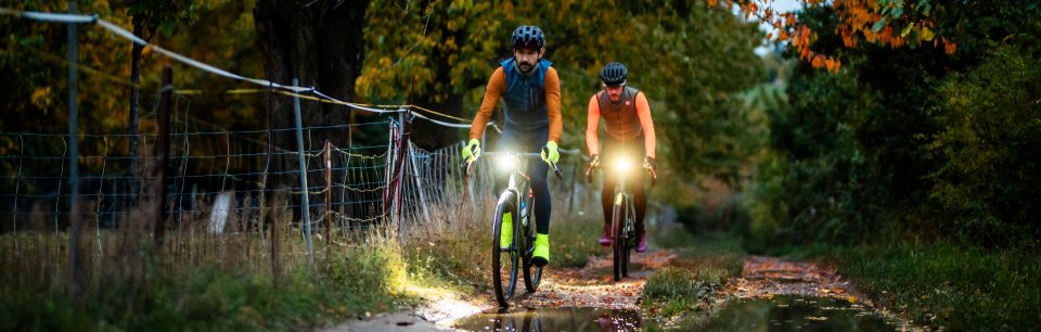 Abbigliamento antipioggia per il ciclismo, la corsa o la prossima avventura all'aperto
