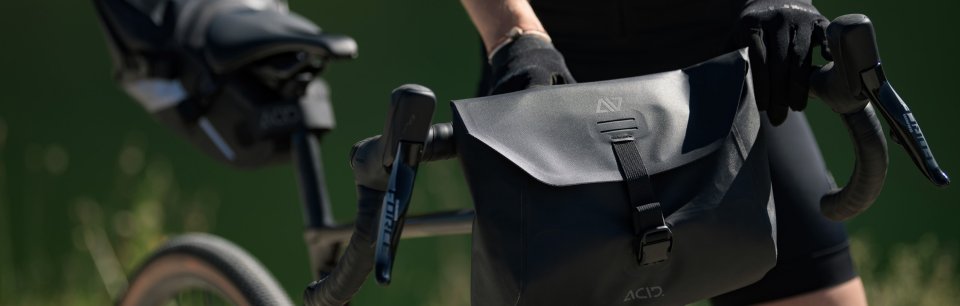 Wodoodporna torba ACID na kierownicę z dopasowaną torbą podsiodłową – idealna na bikepacking.